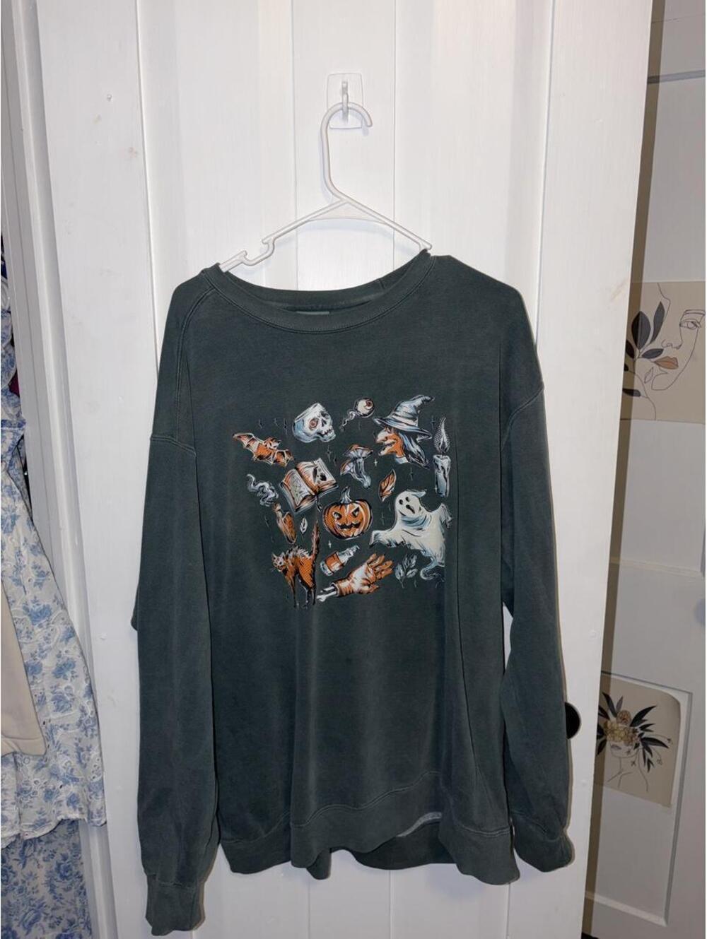 Comfort Colors Women's Green and Grey Sweatshirt